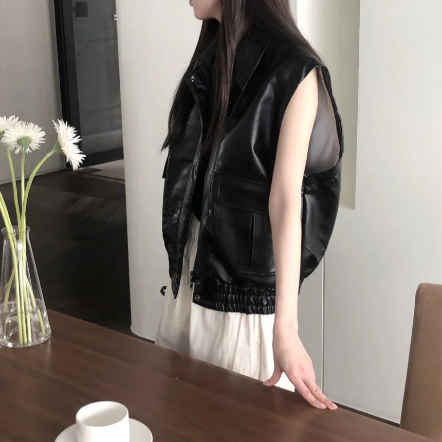 Clothland Women Vintage Black PU Leather Jacket Zipper Sleeveless Vest Pocket Female Outwear Coats Mujer MA146