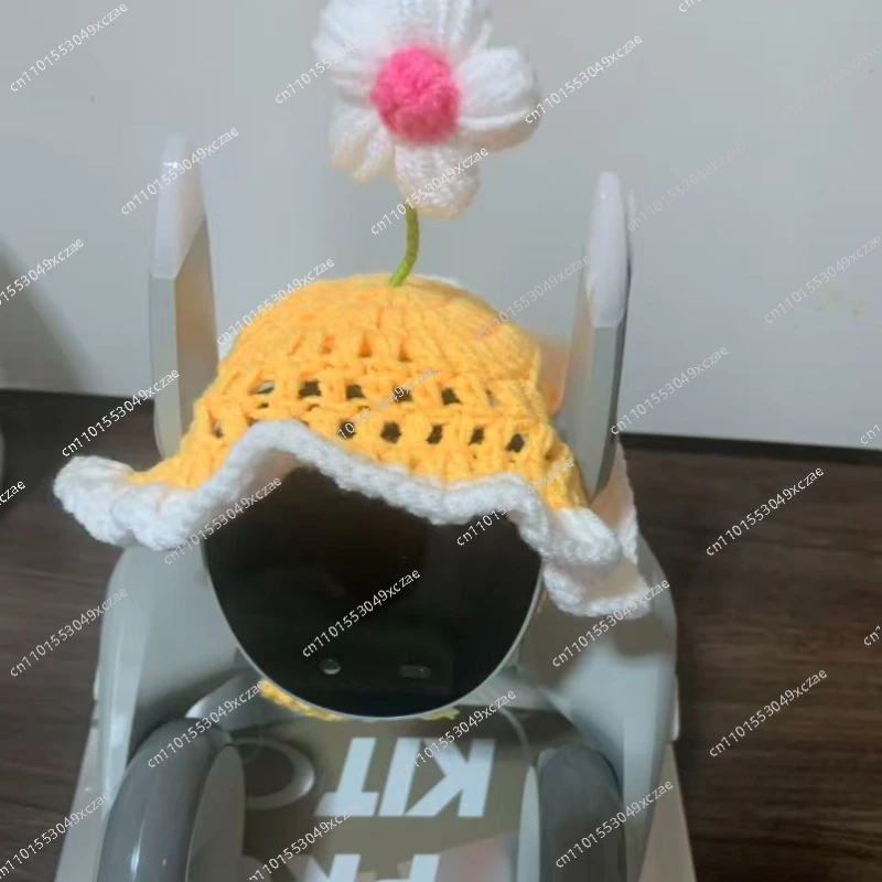 

Suitable for Loona robot headgear, cat and dog woven hats, handmade wool hat accessories are cute.