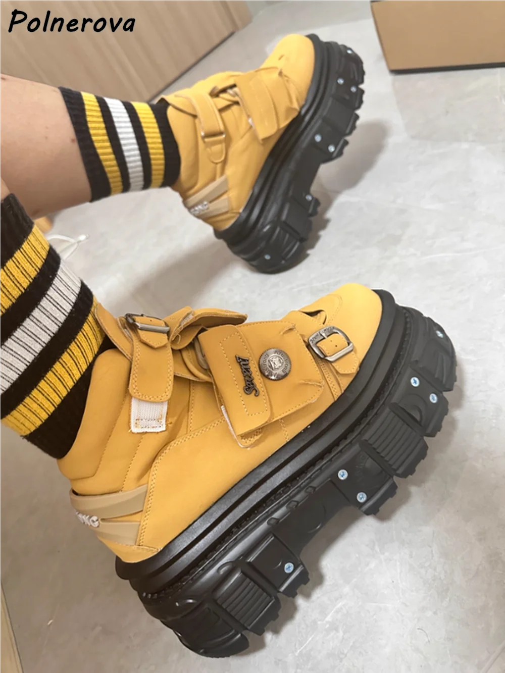 

Желто-черные туфли-лодочки с карманами на толстой подошве, универсальные парусиновые туфли с круглым носком и пряжкой, металлические украшения, женские ботильоны с заклепками