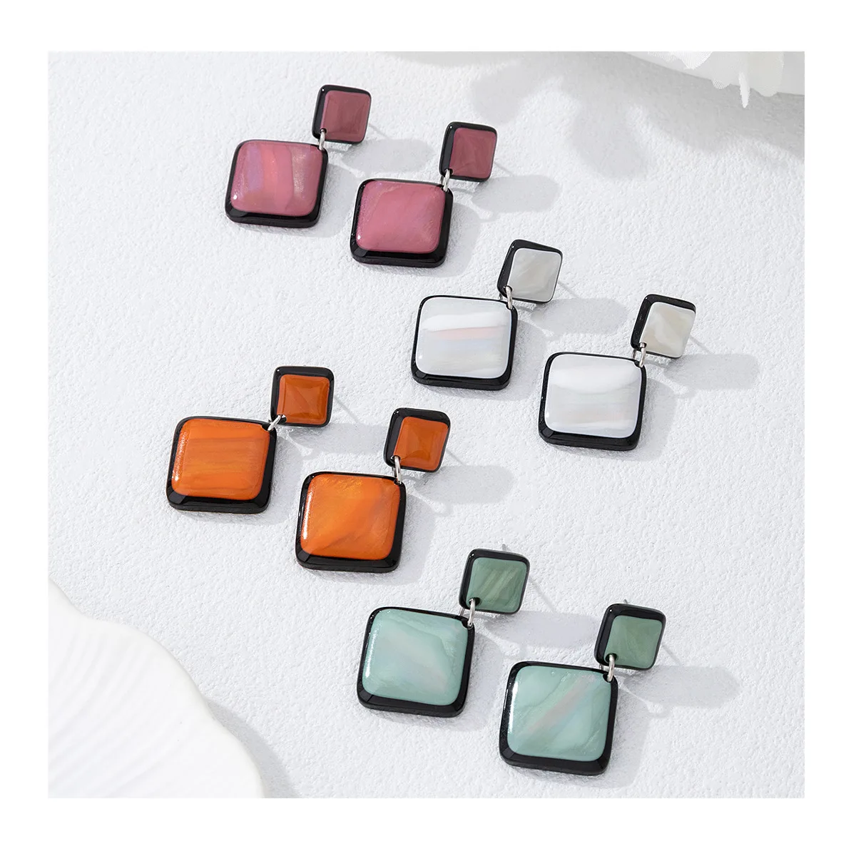 

Hot Sale Fashion Niche Premium Geometric Earrings Suitable for Women's Daily Commuting Wear Temperament Earrings