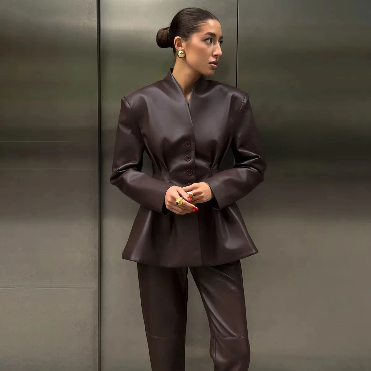 

Женская куртка из искусственной кожи на весну 2026 года, с драпировкой на талии, однобортная, приталенная, модная, для офиса, для повседневной носки, легкая, размер C