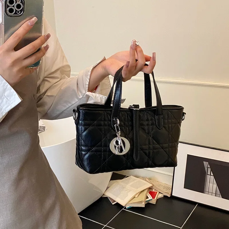 

2025new Premium Quilted Tote Bag Women Tweed Chain Crossbody Shoulder Purse Office Chic Textured French Style Must Have
