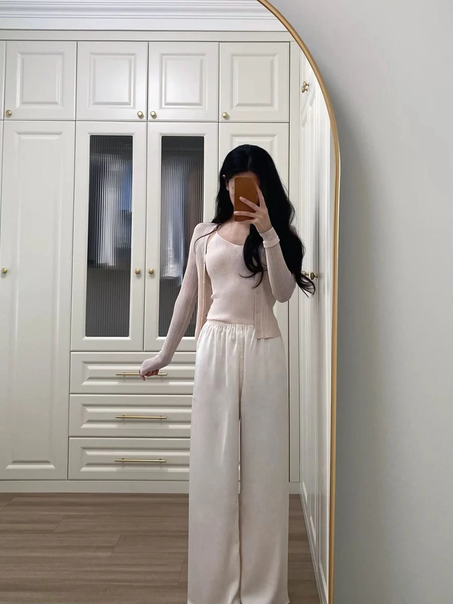 

Новые шелковые атласные брюки-слайды Cool Sensation: повседневные, универсальные, длинные, прямого кроя, хит продаж в магазине Bean Entry.