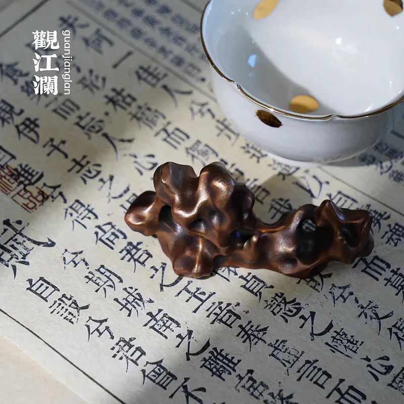 مسند أقلام نحاسي عتيق، حامل فرشاة الخط على الطراز العتيق وثقالة الورق المكتبية، ديكور مكتب الباحث الأدبي