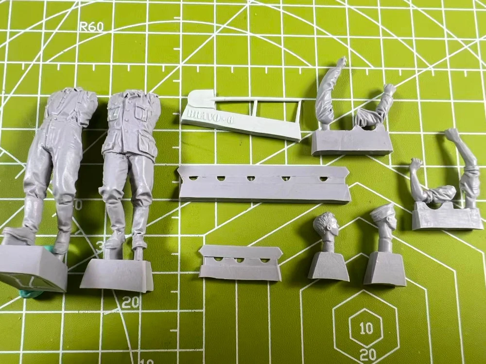 

1:35 Resin Model US Soldier Memorial Scene Model Toy Unpainted