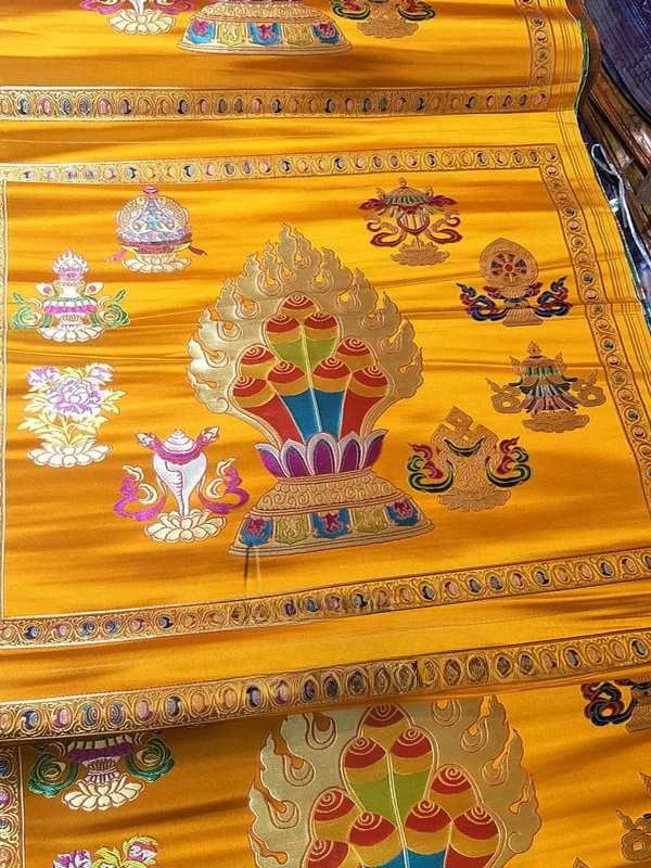 

Thiened Tibetan Decorative Embroidered Fabric Auspicious Eight Treasures Pattern Triple Color Tablecloth for Buddha Altar