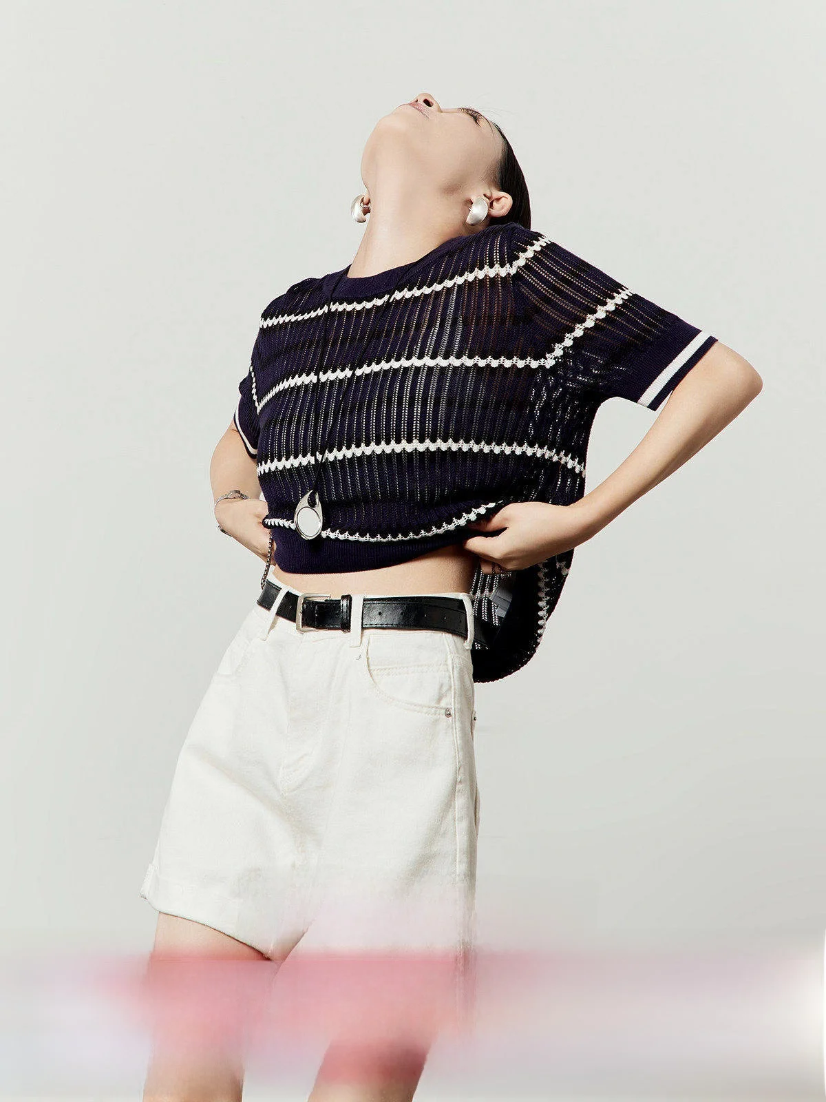 

Свободный вязаный свитер с круглым вырезом и коротким рукавом, синий, с ажурным узором, женский летний повседневный трикотаж