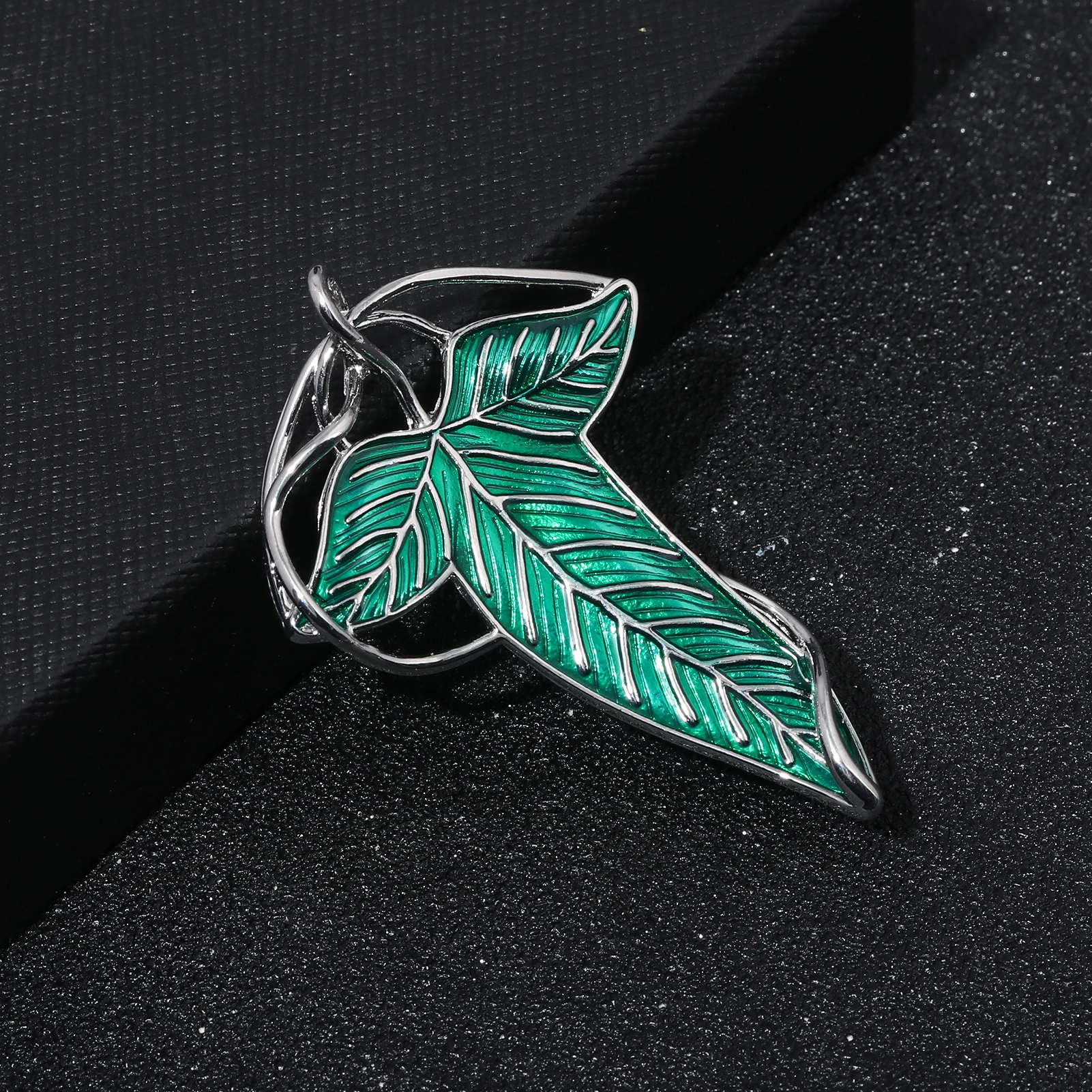 Lord of The Rings Brooch Hobbit Elf Green Leaf Badge Metal Lapel Pin Shirt Bag Clothing Fashion Accessories Gift For Friends image 2