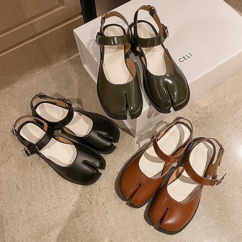 

Fashion Sandals Women New High Quality True Leather Split Toe Mary Jane Sandals Comfortable Low Heel Modern Open Shoes