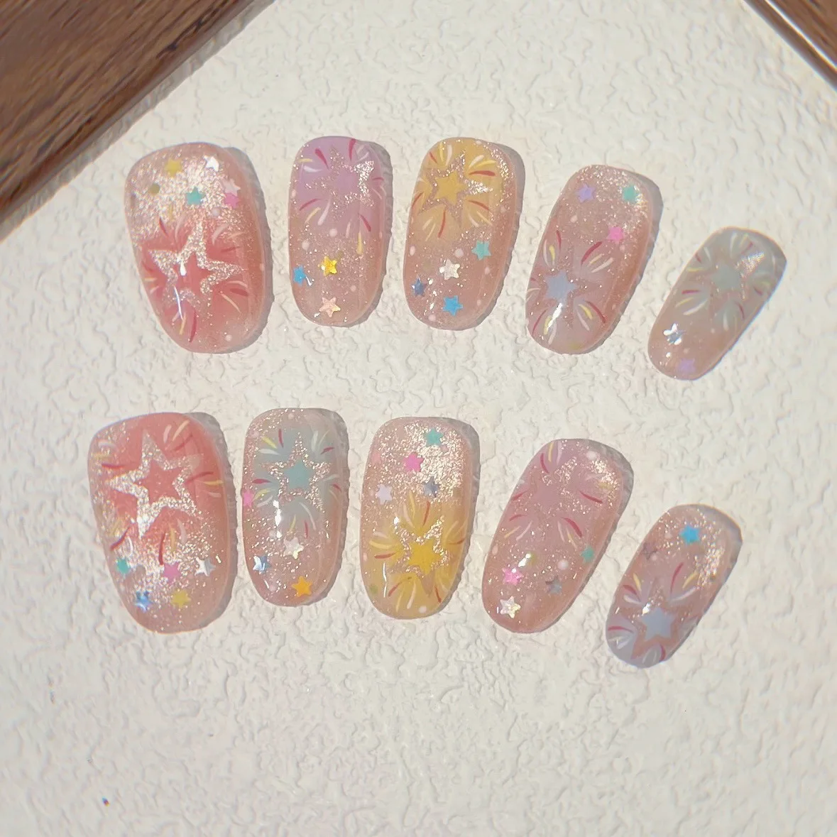 

24pcs Cat's Eye False Nail Sets Sweet Colorful Short Oval Nails Tips Star Design Almond Fake Nail Art Reusable Press on Nails