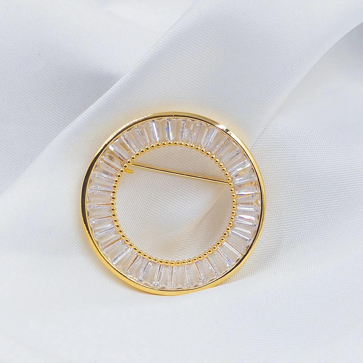 

Minimalist Premium Zircon Brooch Trapezoid Round Design Highgrade Women Clothing Pin Elegant Scarf Buckle Blazer Sweater Jewelry