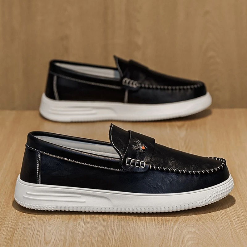 

Leather Slip-On Loafers Men's Flat Bottom Driving Travel Shoes Lazy Person's Footwear Fashionable Round Toe Rubber Outsole