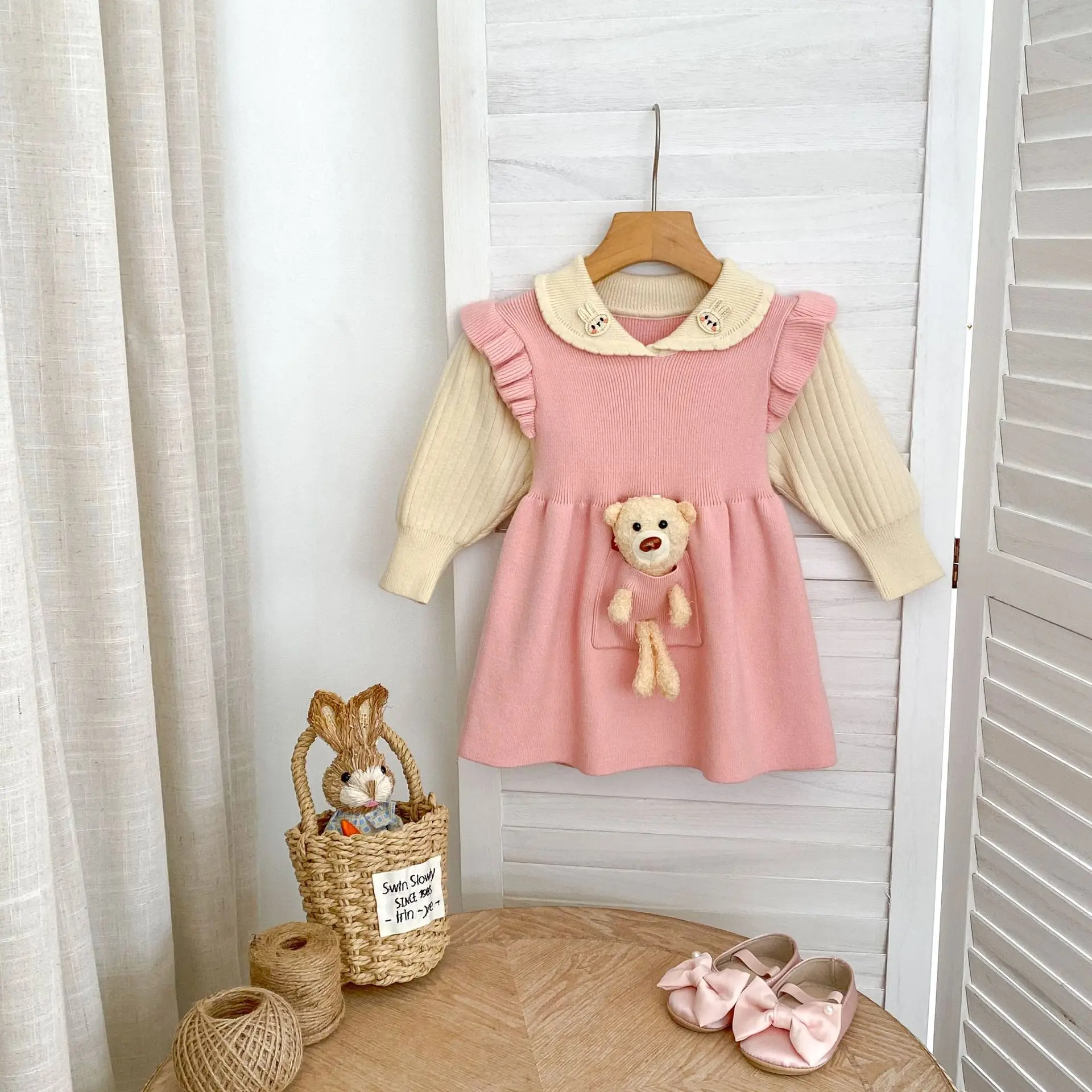 

Autumn new 0-3 year old baby clothing, exquisite baby girl bear knitted pink long sleeved dress, fashionable dress
