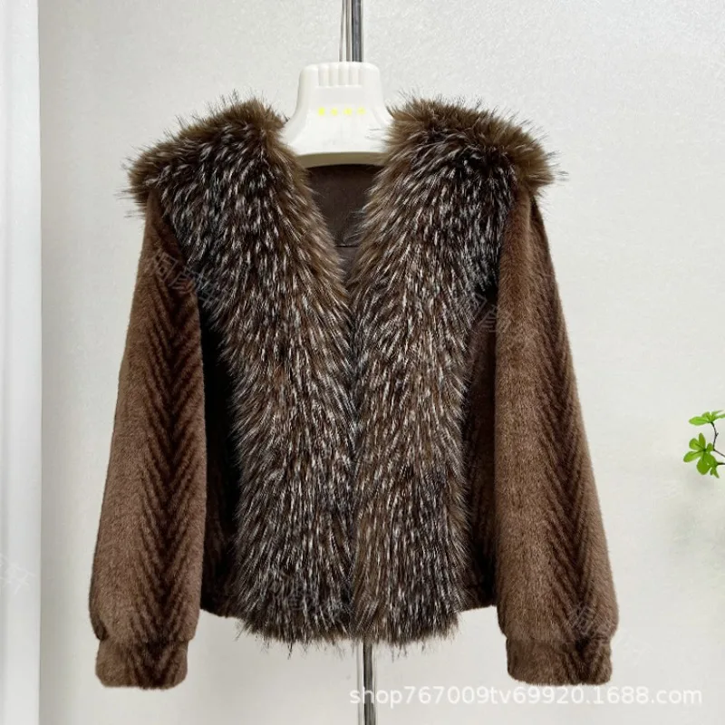 New Autumn Winter Faux Mink Plush Eco-friendly Coat with A Large Collar A Short Fur Coat It Is An Elegant Stylish Top for Women.