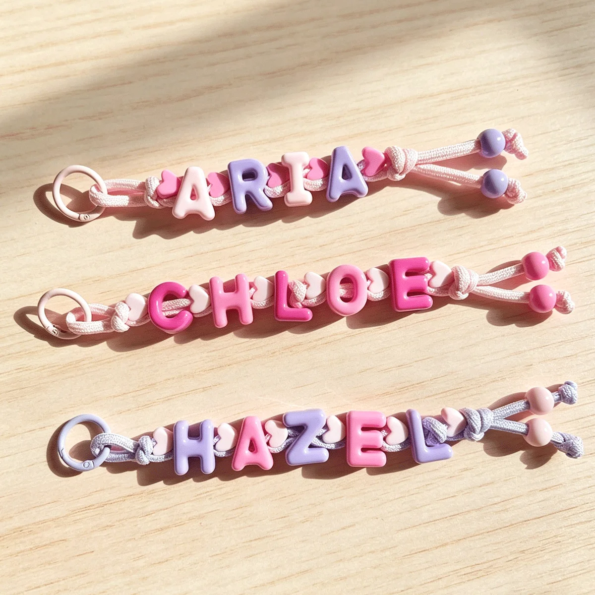 1 Stück personalisierter geflochtener und perlenbesetzter Taschenanhänger – Blumen-Schriftzug-Schlüsselband, personalisierter bunter Namensschlüsselanhänger, Weihnachtsgeschenk – Detail 7