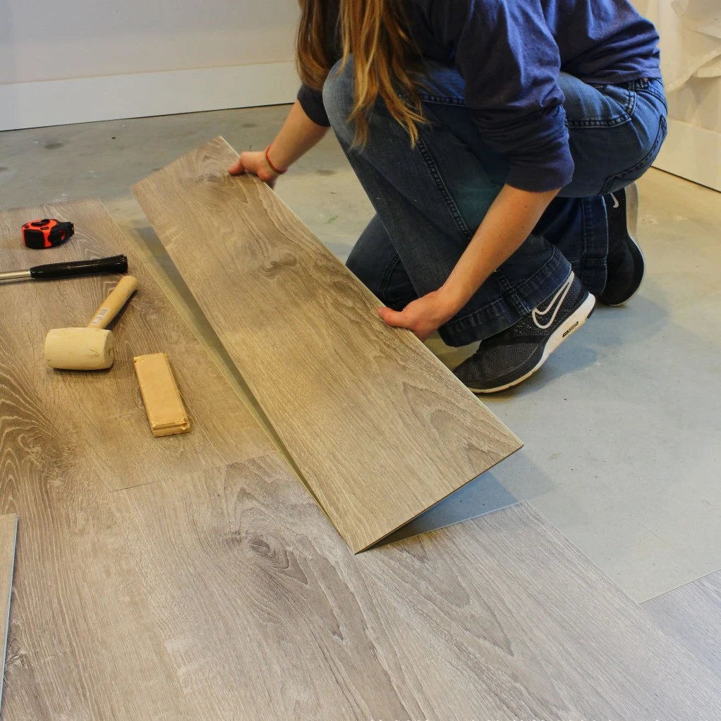 نظرة الخشب 8 مم بلاط الفينيل مقاوم للماء انقر نظام بولي كلوريد الفينيل جامدة الأساسية Spc الأرضيات الفاخرة لوح الفينيل الأرضيات