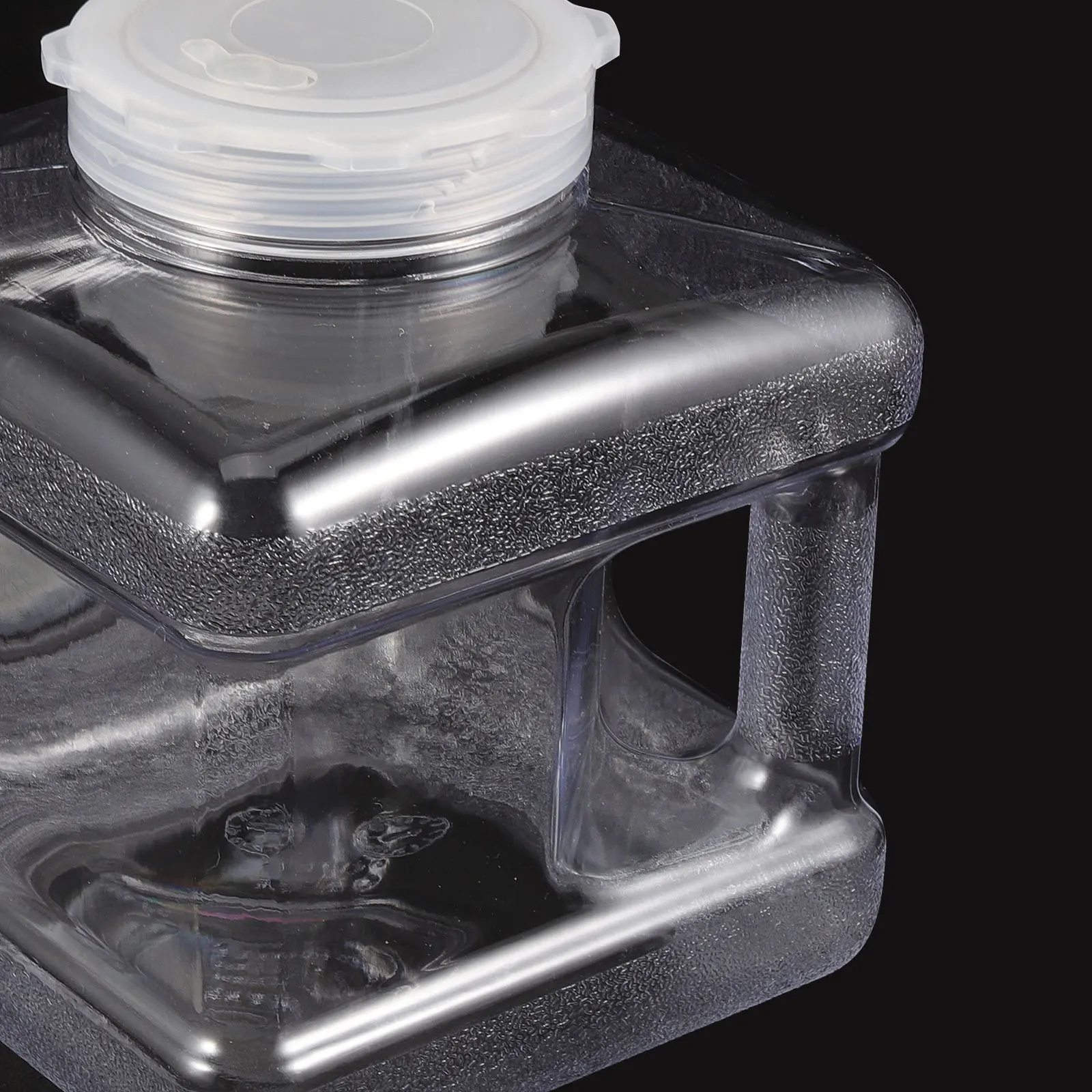 

Durable Portable Water Storage Bucket Lightweight Impact Resistant Water Container with Handle for Camping Hiking