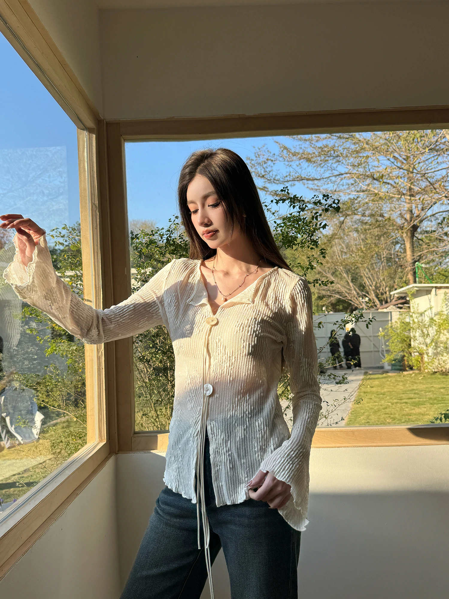 

Женская футболка Ele Long Sve с длинными рукавами, новая коллекция весна-лето, с вышивкой и вырезами, расклешенные рукава, эффект похудения, легкая ткань...