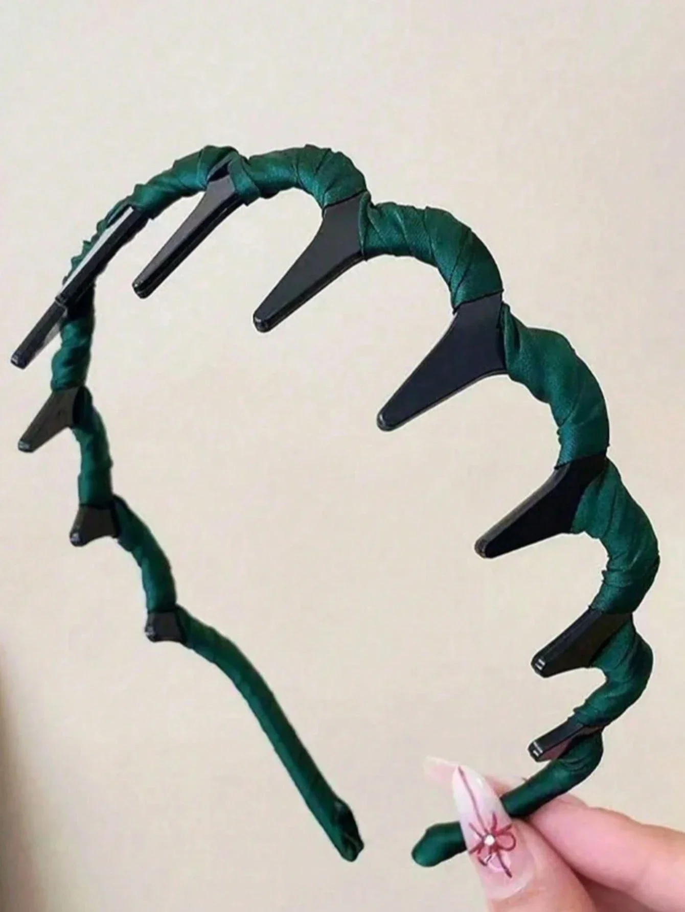 

Women's High Crown Wavy Serrated Headband Anti-Slip Hair Clip Accessory