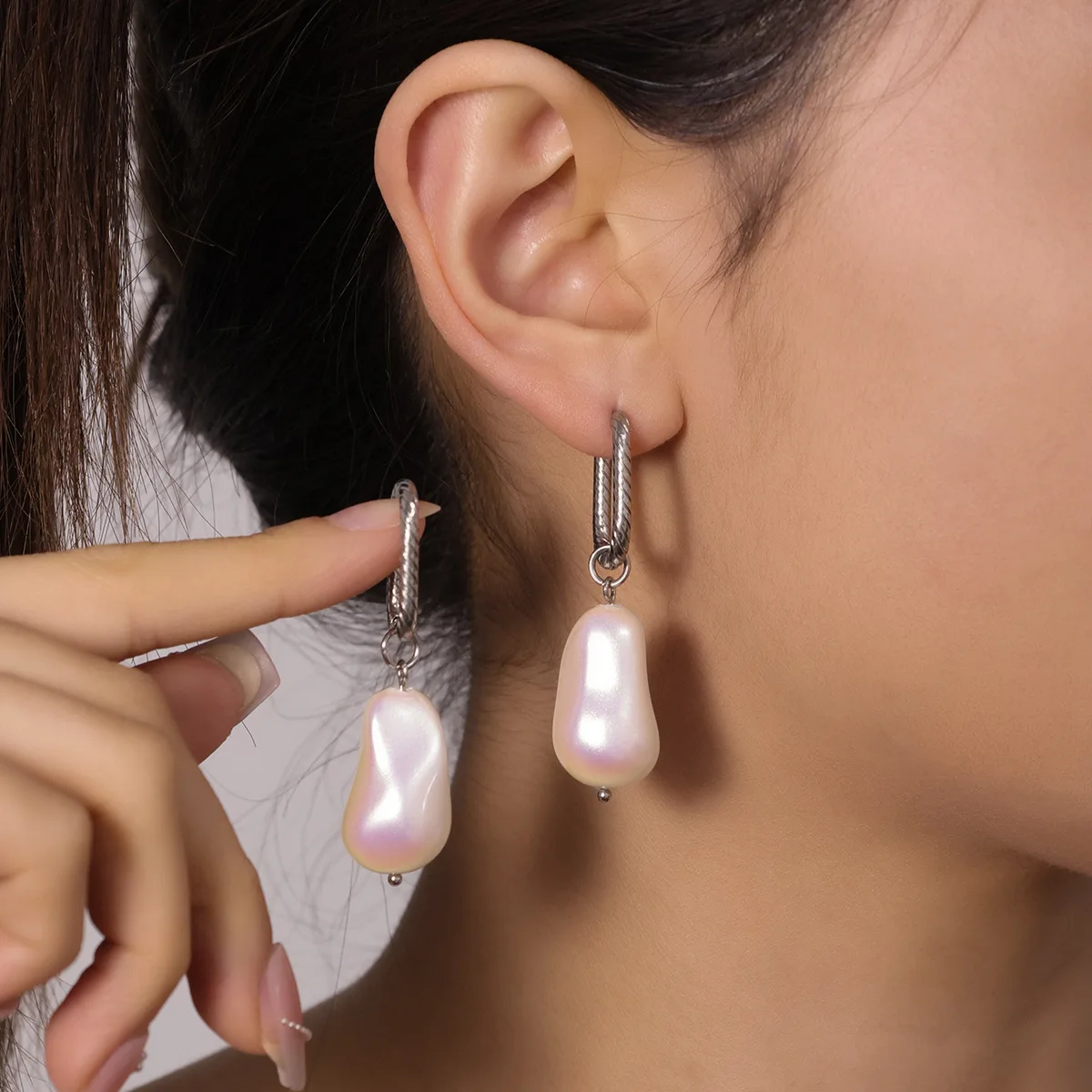 

Classic Russia Style Retro Vintage Heterosexual Irregular Earrings Pearl High-end Temperament Dangle Earrings for Women Circle