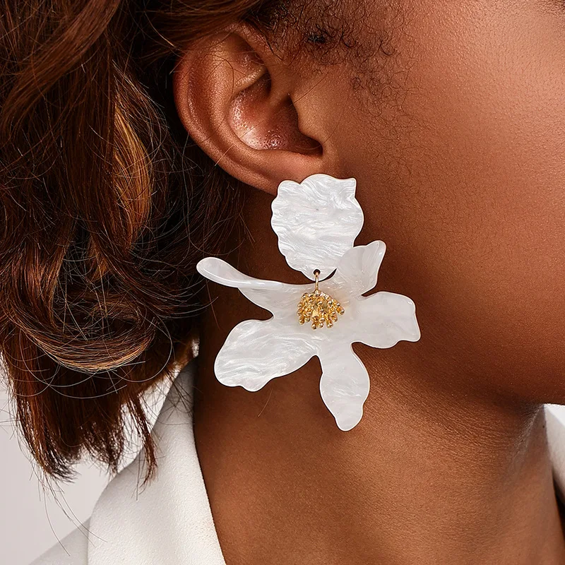 New Large Flower Earrings Versatile Temperament Trendy People Sweet White Stamen Valentines Day Women\'s Boho Acrylics Earrings