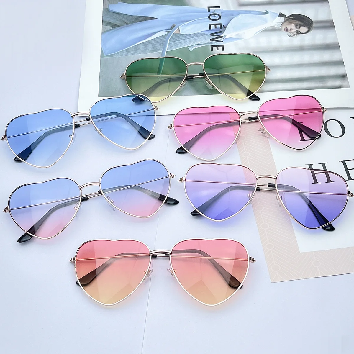 Vintage Gradient Heart Shaped Sunglasses Metal Frame Women Men Glasses Brand Designer Fashion Eyewear UV400 Shades Goggles