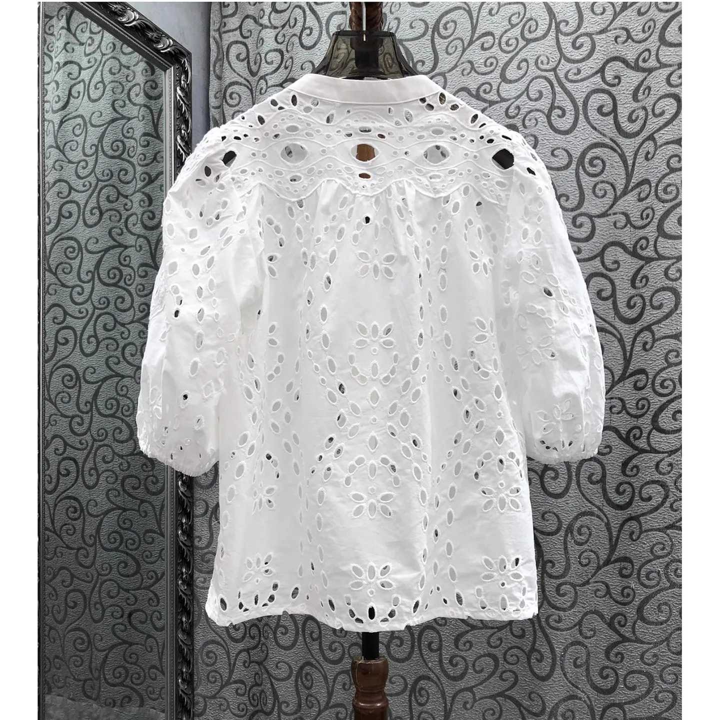 100% camisas de algodão 2025 outono moda estilo feminino oco para fora padrões bordados 3/4 manga elegante camisas brancas blusas femininas