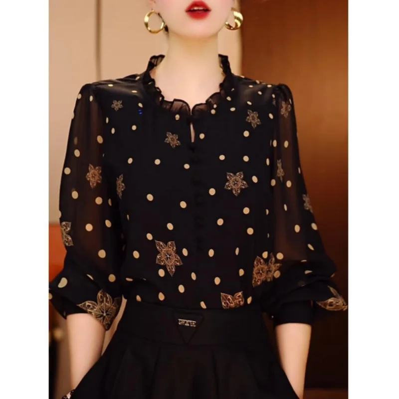 

Модная стильная рубашка с длинным рукавом в горошек для женщин2025Весенний новый стильный утягивающий тонкий топ для мам с элегантным образом