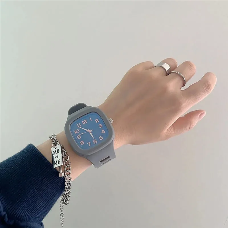 Orologio al quarzo digitale quadrato alla moda e minimalista da donna orologio Casual semplice in Silicone orologio Wirstwatch al quarzo femminile di lusso leggero