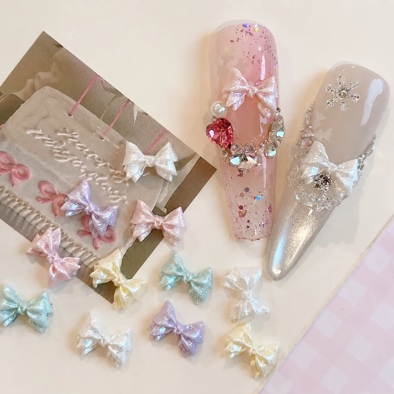 50 Stück Schimmernde Pastell-Schleifen-Nagelcharms 3D Harz-Schleifenknoten Nagelkunst-Dekorationen für DIY-Maniküre