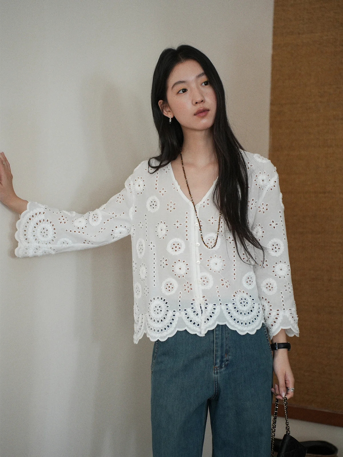 

Вязаный кардиган Botanique ручной работы с вырезами, белый, в стиле французского колокольчика, женский, с длинными рукавами, V-образным вырезом, из хлопка