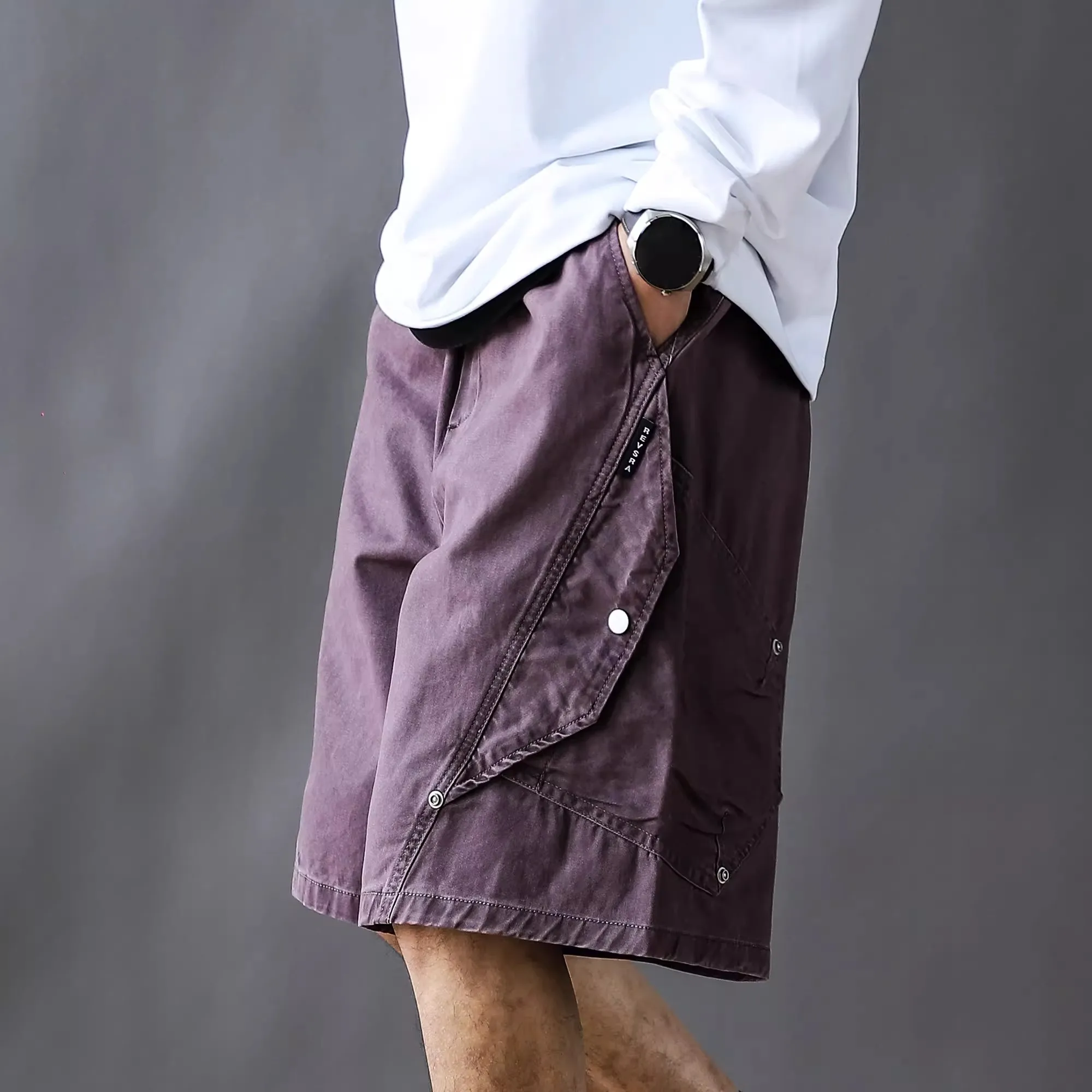 

Washed American Hip Hop High Street Men's Loose Fit Short Pants with Large Pockets And Rivet Design Casual Five-Quarter Pants