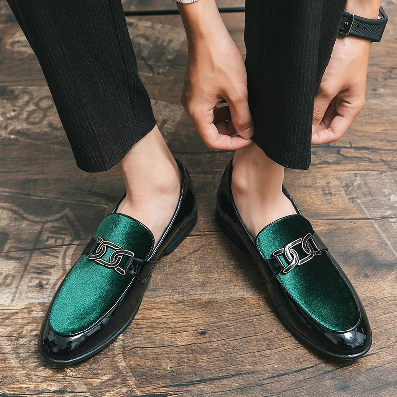 PU Splicing Suede Loafers for Men Classic Fashion Metal Buckle Decoration Daily Simple and Versatile Business Dress Shoes