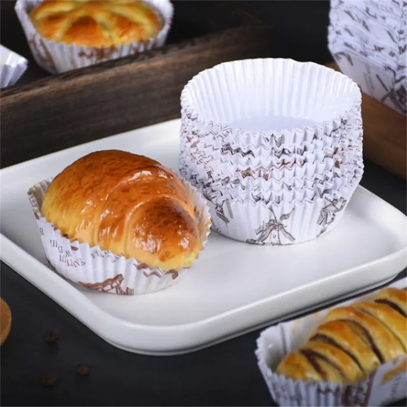 100Pcs Cake Papers Cup Pet Film High Temperature Baking Resistance Oil-Proof Bread Paper Tray Strawberry Windmill Pattern