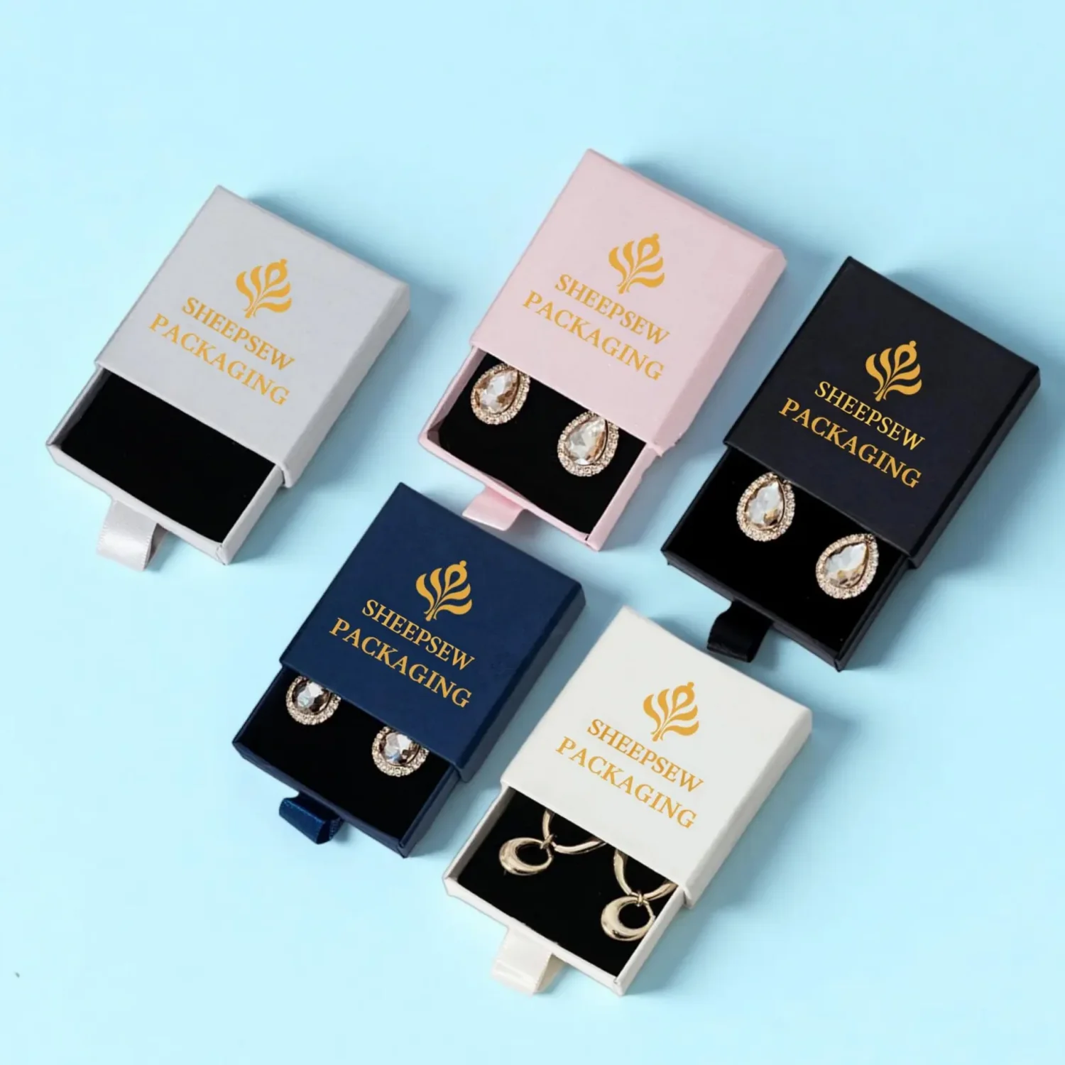 

Персонализированная фиолетовая шкатулка для драгоценностей из 20 шт. с мешочком из микрофибры: набор упаковки с логотипом 9*9*1,7 см