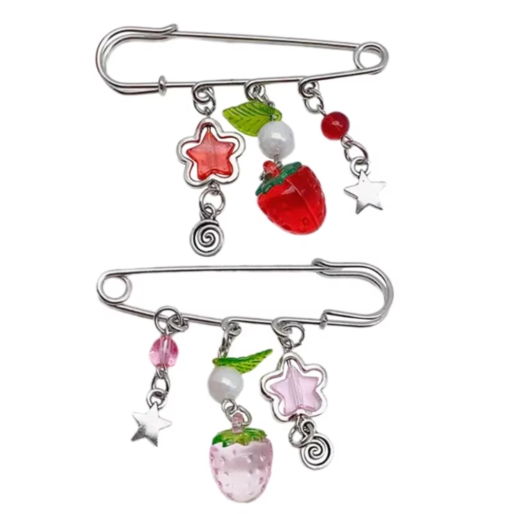Sweet Brooch Clip Lovely Clasp Pin Chain Badge Brooch Pin Gifts Strawberry Pendant Brooch Suitable for Women's Girls