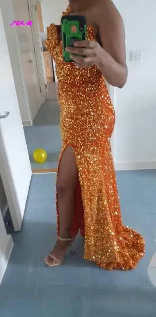 Sexy Mermaid suknie wieczorowe luksusowe Sparkle cekiny sukienka na konkurs piękności boczne rozcięcie bez rękawów eleganckie pomarańczowe suknie Celebrity