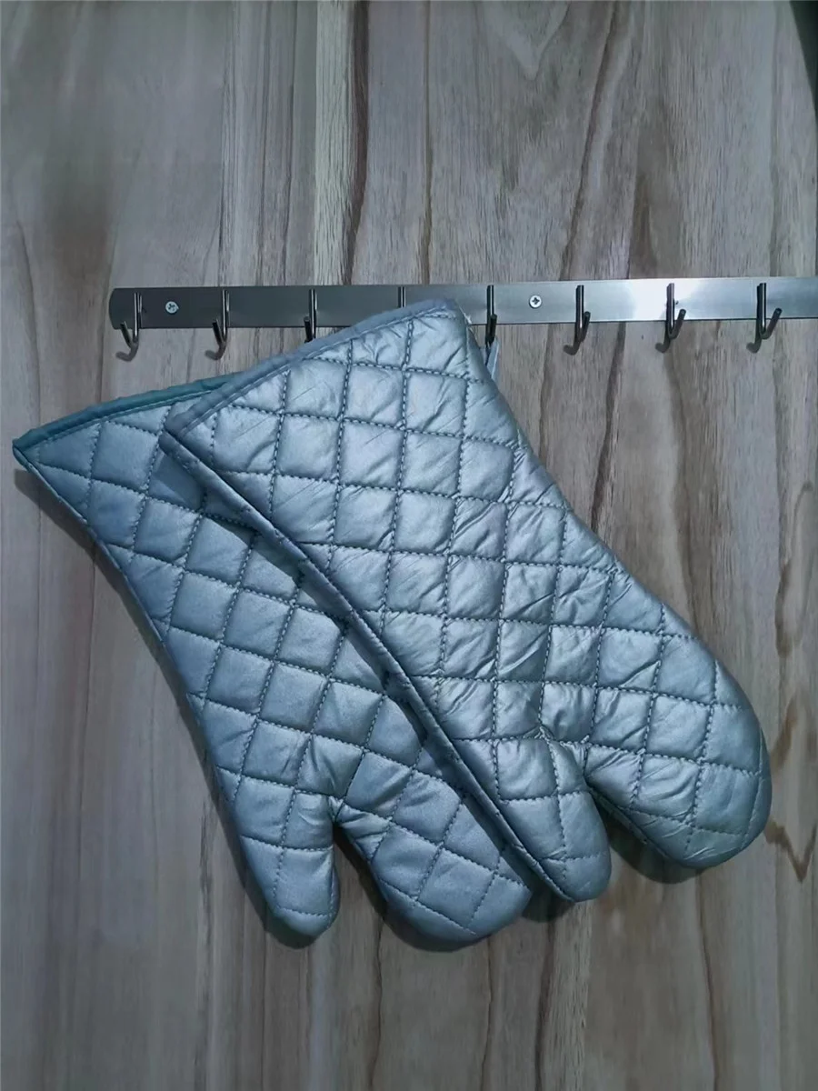 

Thiened Silver Coated Oven Mitts Heat Resistant 400 Deees Baking Barbecue Microwave Ironing hine Insulation Protection...