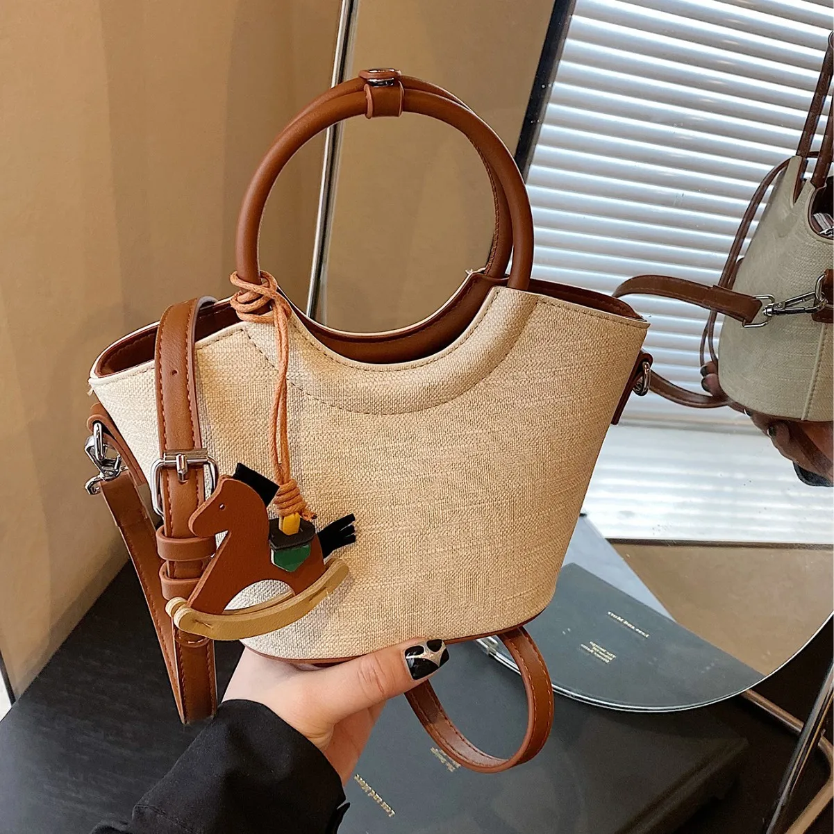 

2025 Women's Color Block Bucket Bag Korean Style Minimalist Niche Top Handle Convertible Shoulder Crossbody Purse Fashion