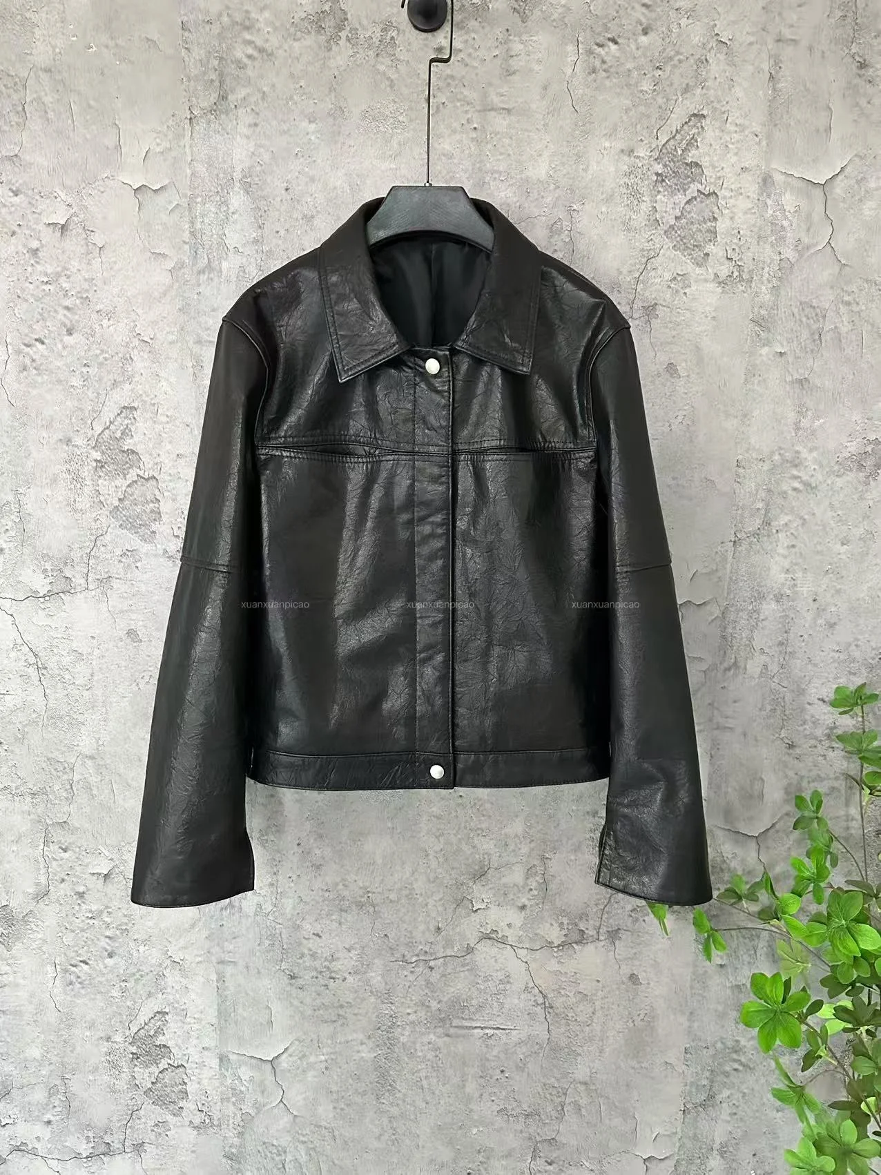 

Spring 2026 Vintage Hong Kong Sle Loose Fit Biker Leather Jaet Women's Stand Collar ort Length Zipper Closure eepskin