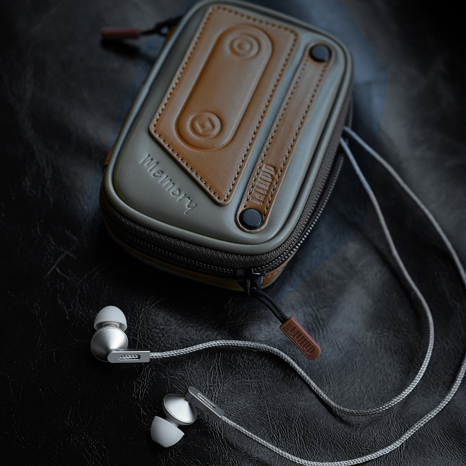 DD ddHiFi E13P (Memori) Earphone Planar Semi-In-Ear |   Penggerak Planar 13mm |   USB-C dengan CS43198 DAC |   Kabel OCC 5N dengan Kontrol Inline