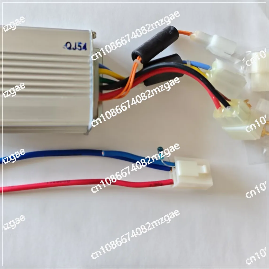 

Садовый электроинструмент, контроллер 40В500Вт подходит для различных садовых инструментов.