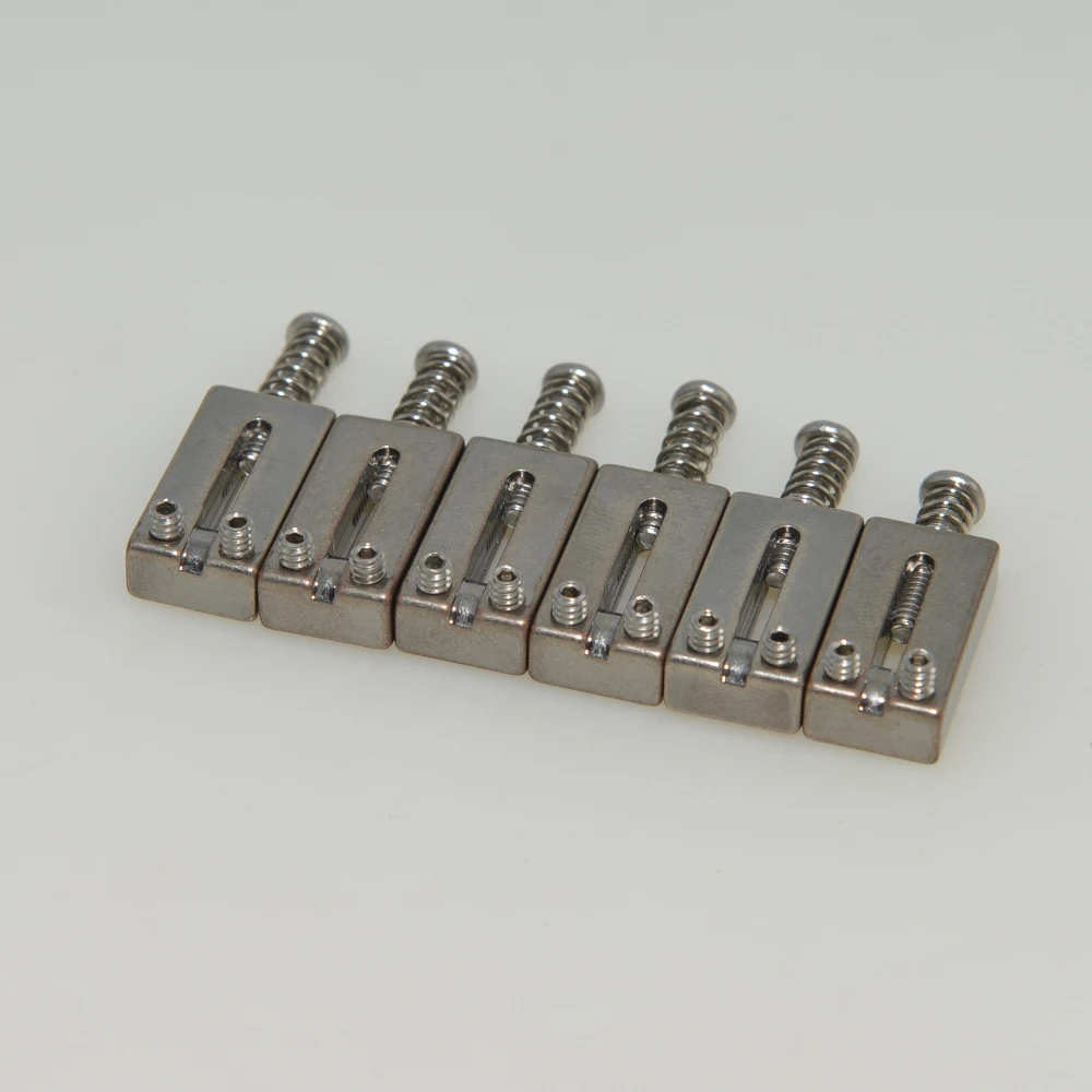 Guitarra elétrica Ponte Saddles Latão com cor cromada Um conjunto de 6pcs 10.5/10.8MM Tremolo peças para substituição de guitarra ST