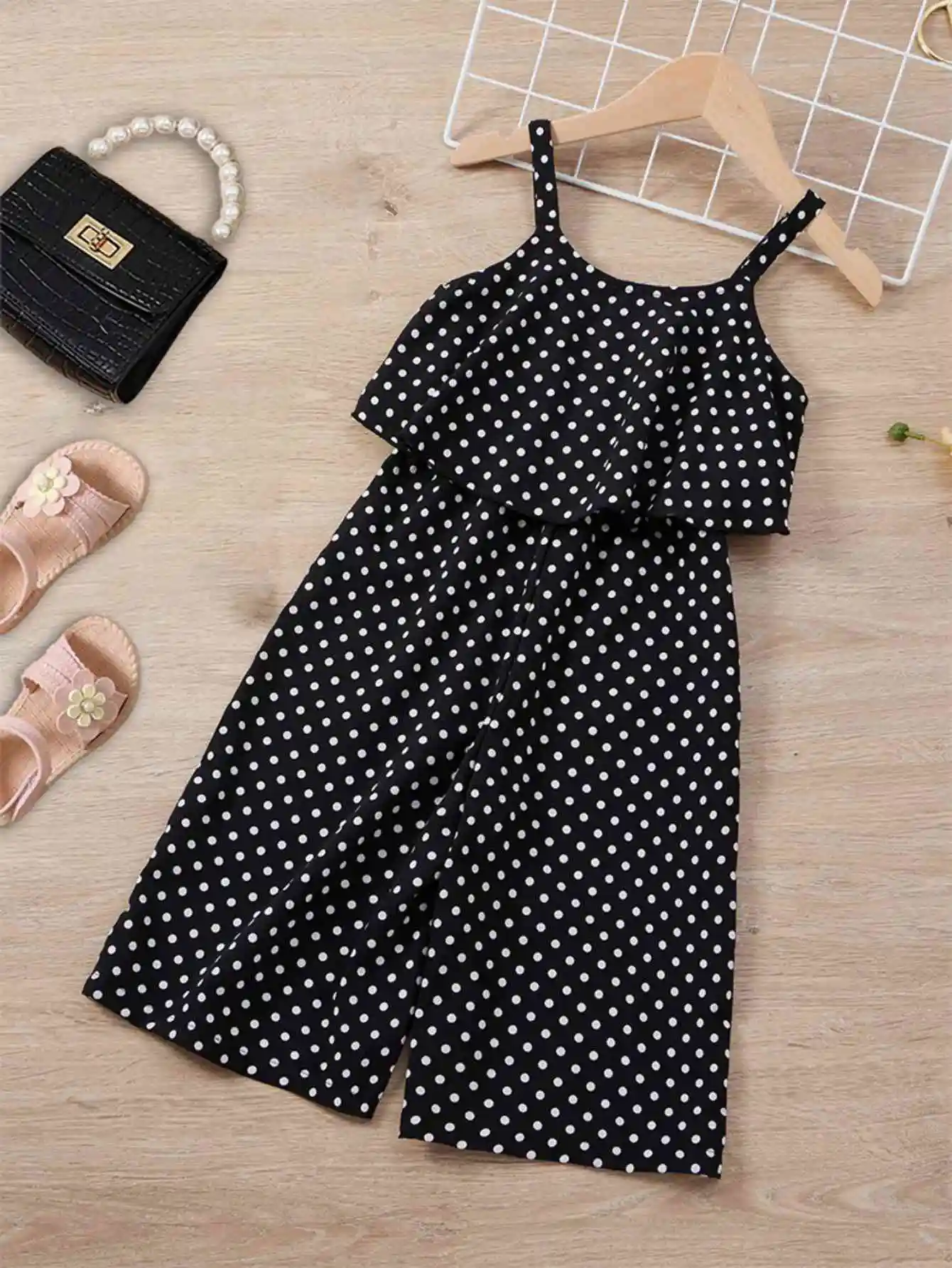 Classic polka-dot dress for girls: elegant strap design, comfortable and lightweight, the perfect summer fashion choice