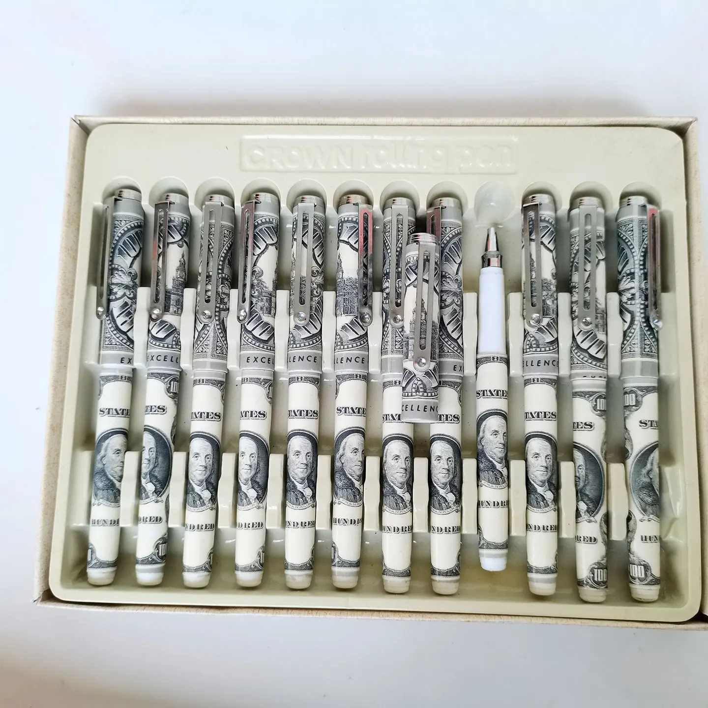 

Ручка из 12 предметов, нейтральная ручка, черный стержень, классический рисунок персонажей, старые пластиковые продукты