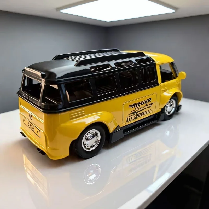 1:36 Classic Retro Truck Alloy Die-Cast Vehicle Model, with Retractable Function and Openable Doors, Desktop Decoration Gift