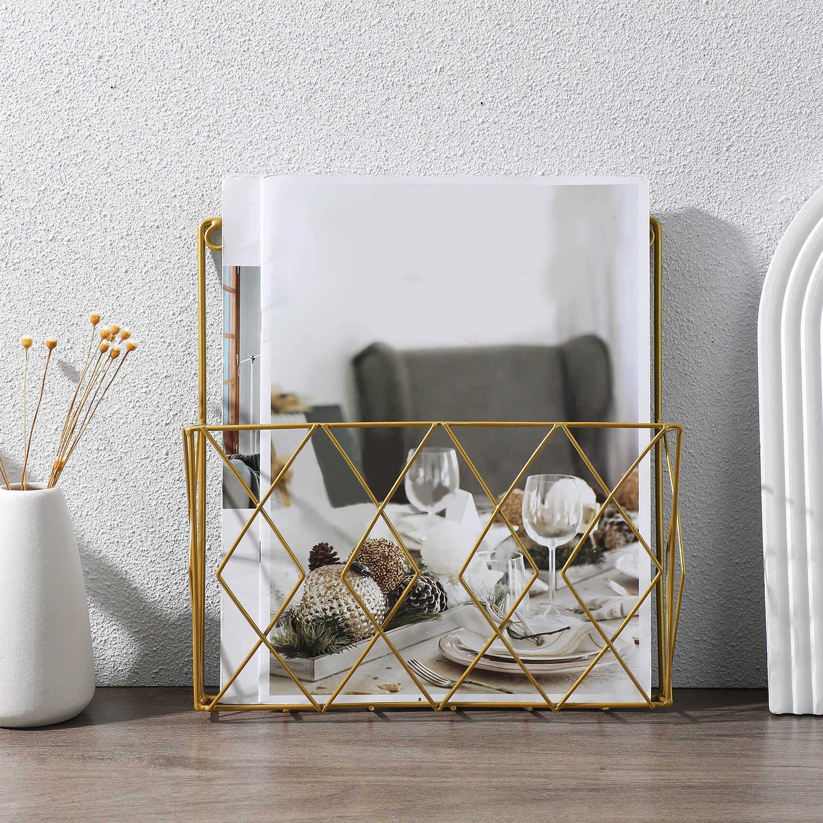 

Wall Mounted Magazine Rack Book Shelf Newspapers Files Comic Display Modern Metal Wire Frame Storage Saving