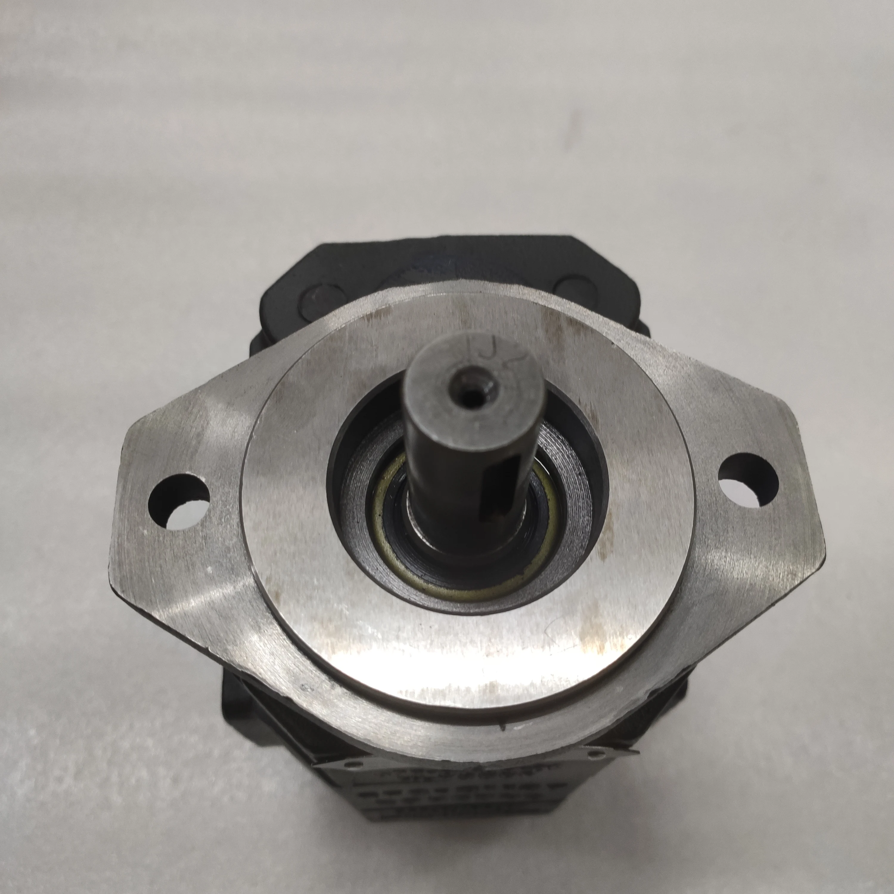 

PGP2 PGP020 PGP030 PGP31 PGP50 PGP51 PGP75 PGP76 P315 P330 P350 P365 Гидравлический зубчатый насос серии PGP511A0160CS1D4NJ9J8B1B1