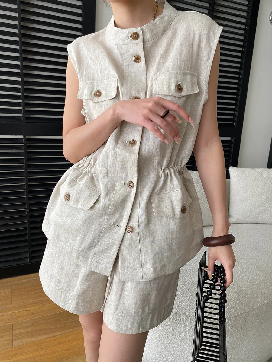 Sommerliches Damen-Set: Lässige, einfarbige Weste mit Stehkragen und Shorts mit Kordelzug – Detail 26