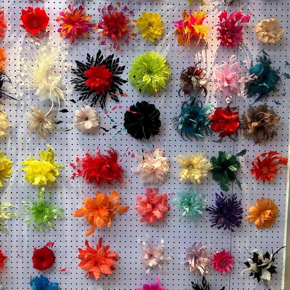 

Vintage Style Luxury Goose Feathers Brooch Floral Lapel Pin for Women Fashion Hair Hat Accessory Corsage Jewelry